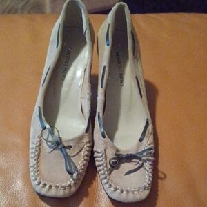 🏍newport News Beige Leather Heels